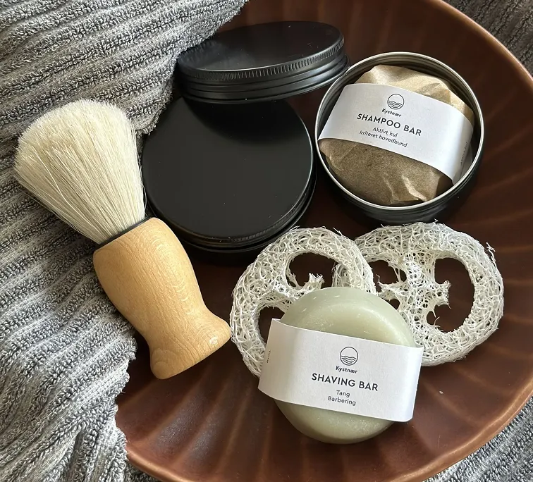 Kystnær shaving brush and soap products arranged on a tray